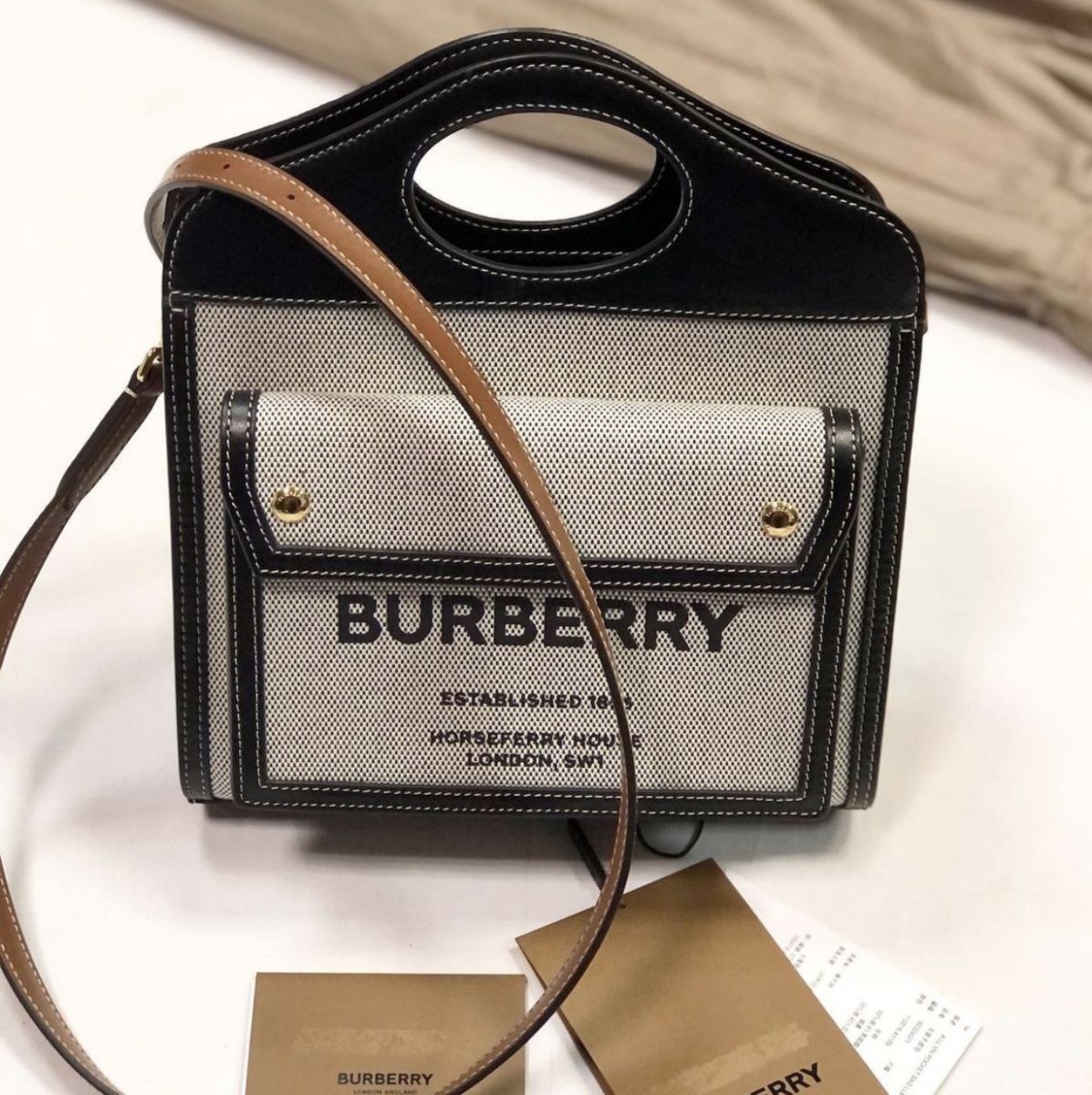 Сумка BURBERRY  размер 23*25 цена 46 155 руб