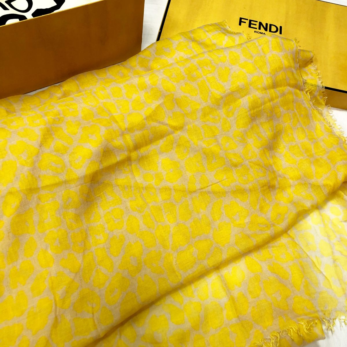 Палантин FENDI цена 7 693 руб 