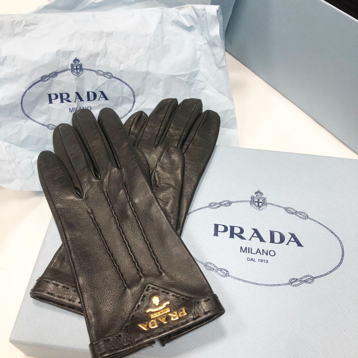 Перчатки Prada размер 6.1/2 цена 15 385 руб 