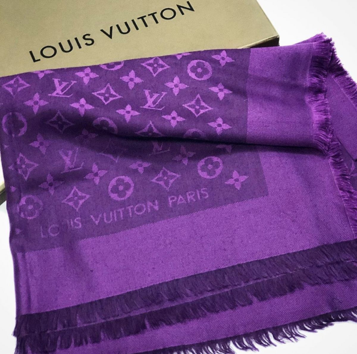 Шаль Louis Vuitton  размер 140/140 цена 12 308 руб