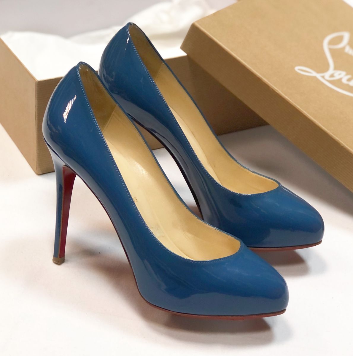 Туфли LOUBOUTIN размер 37 цена 7 693 руб