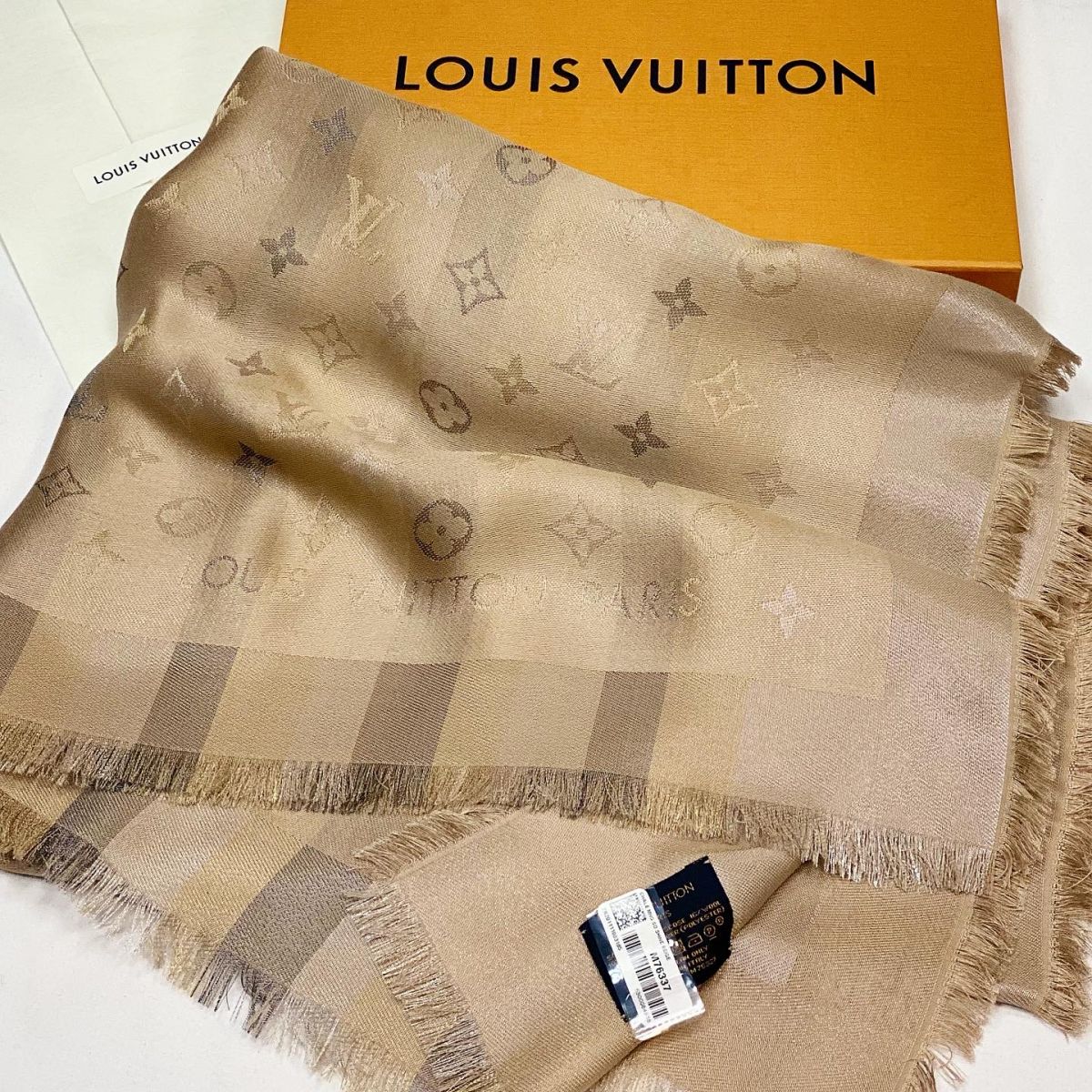 Шаль Louis Vuitton размер 140/140 цена 38 463 руб / новое  с биркой / упаковка / 