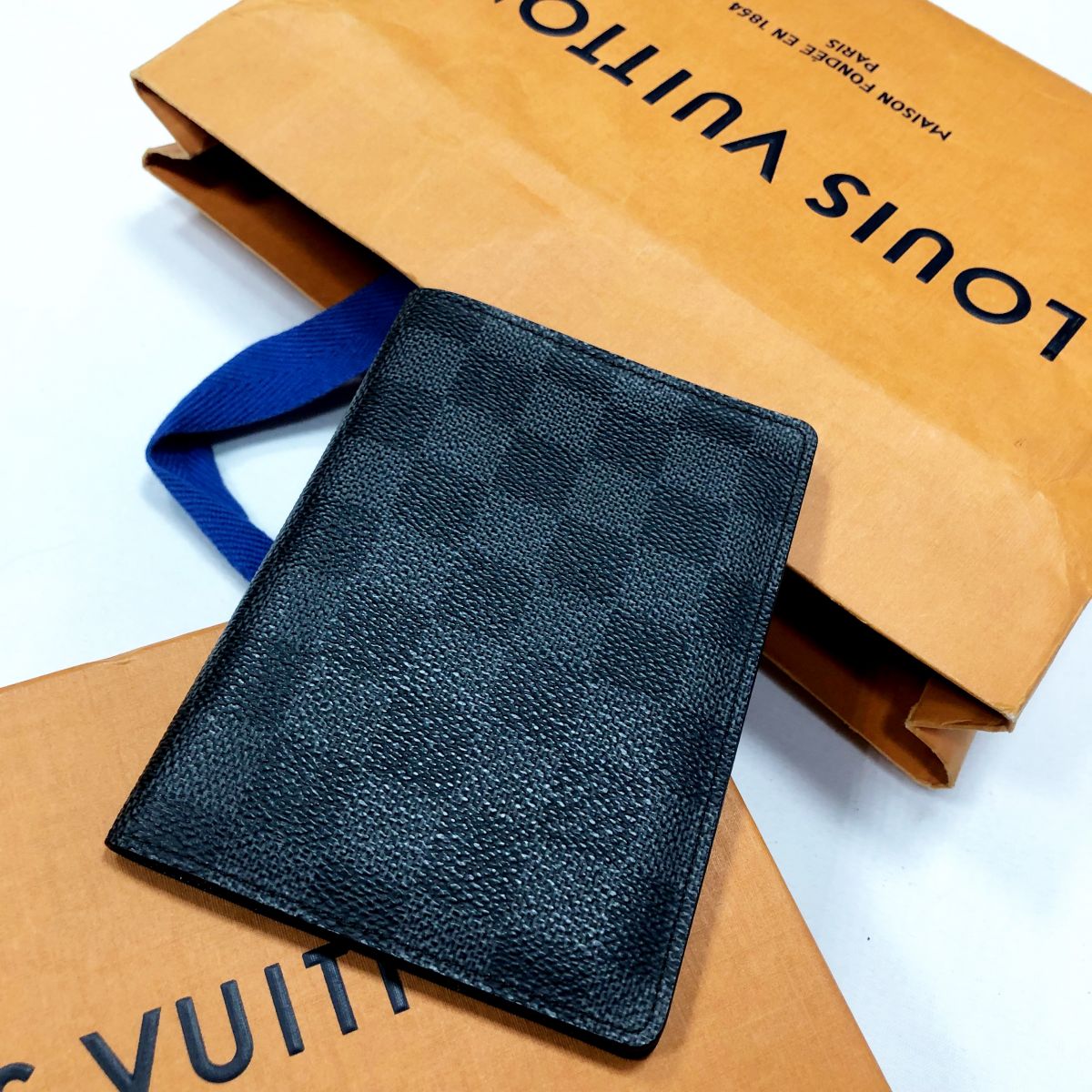 Обложка для паспорта LOUIS VUITTON цена 15 385 руб 