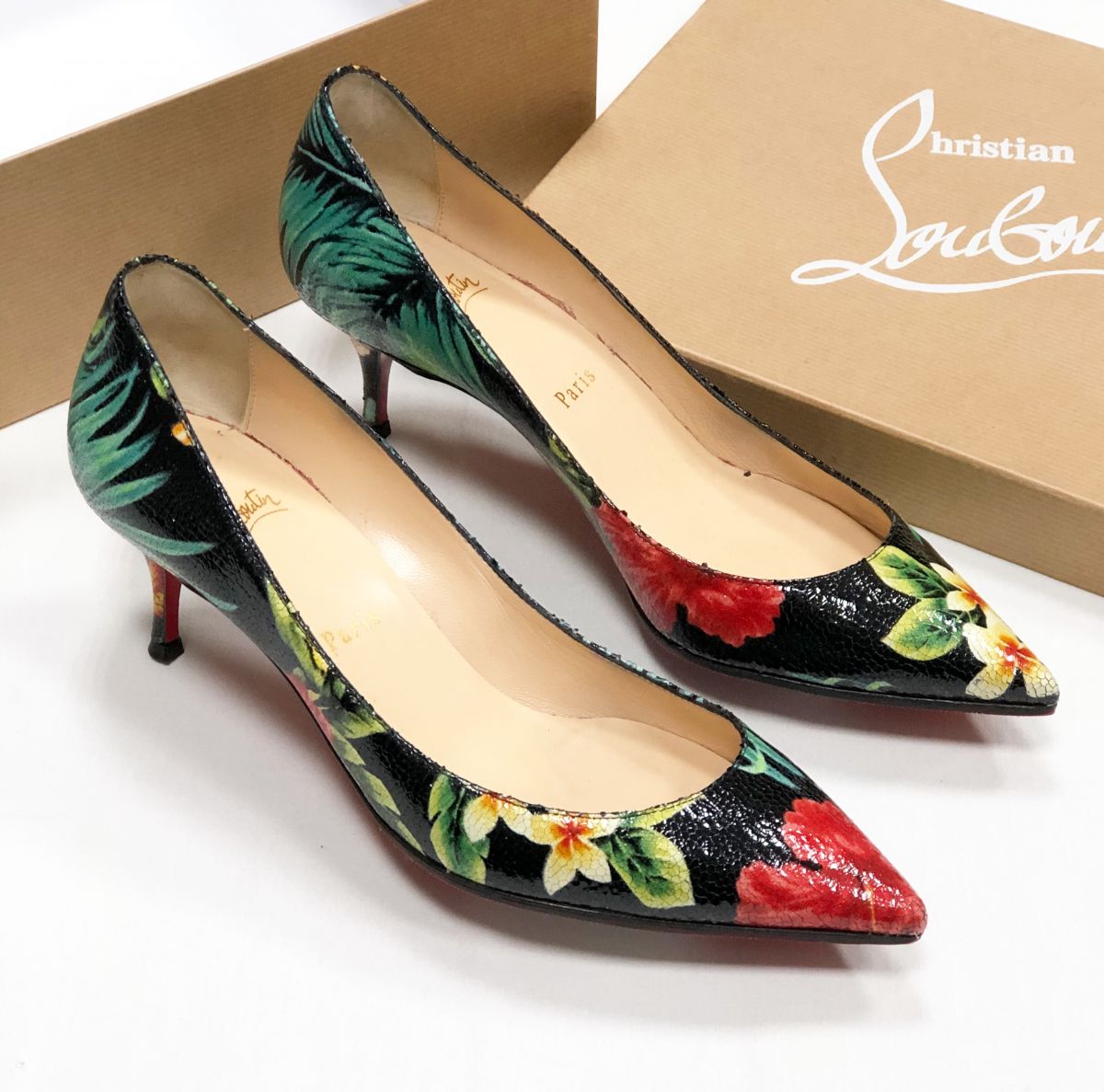 Туфли LOUBOUTIN размер 38 цена 15 385 руб