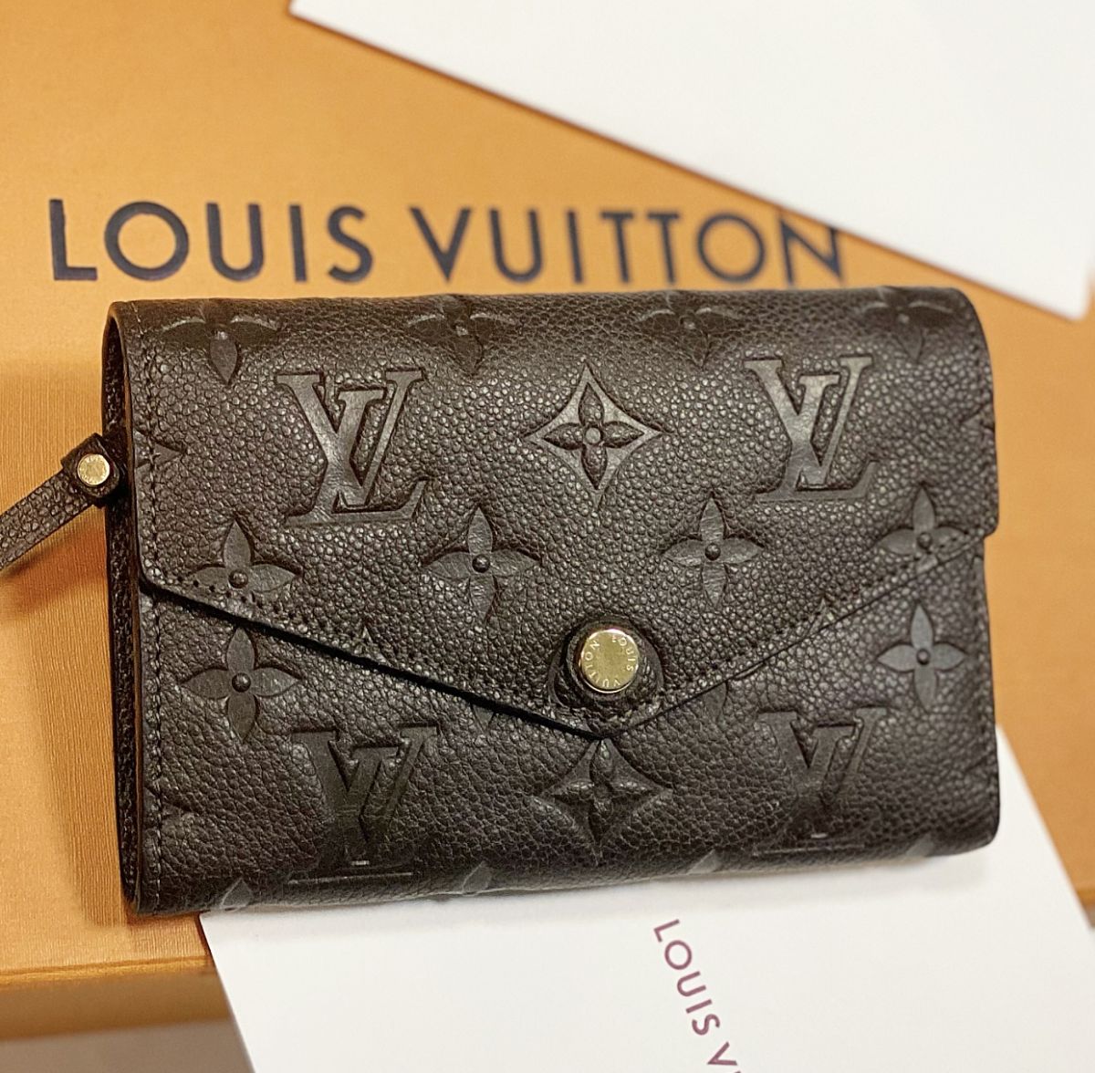 Кошелёк Louis Vuitton цена 18 463 руб 