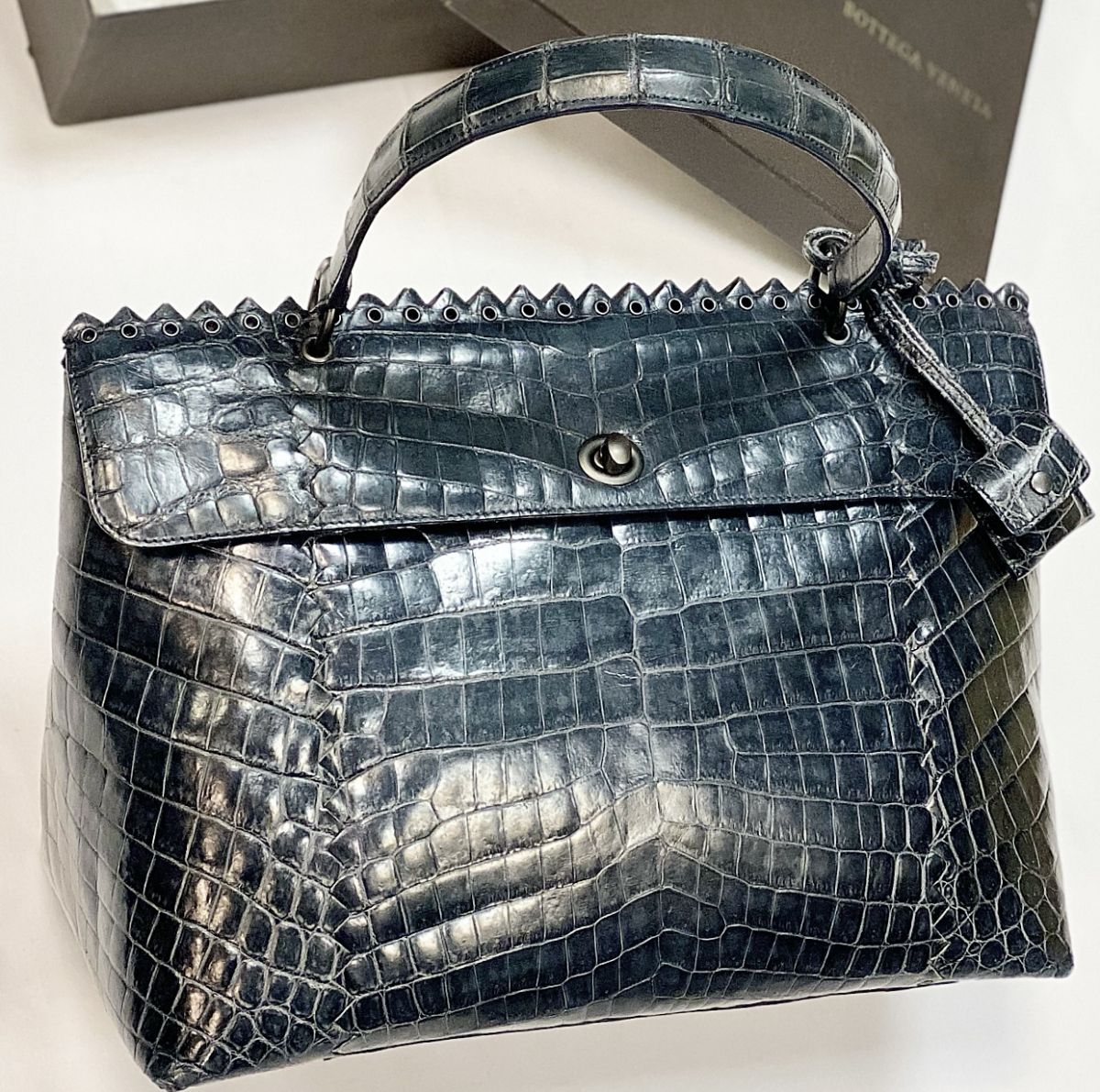 Сумка / крокодил / Bottega Veneta размер 35/25 цена 276 930 руб 