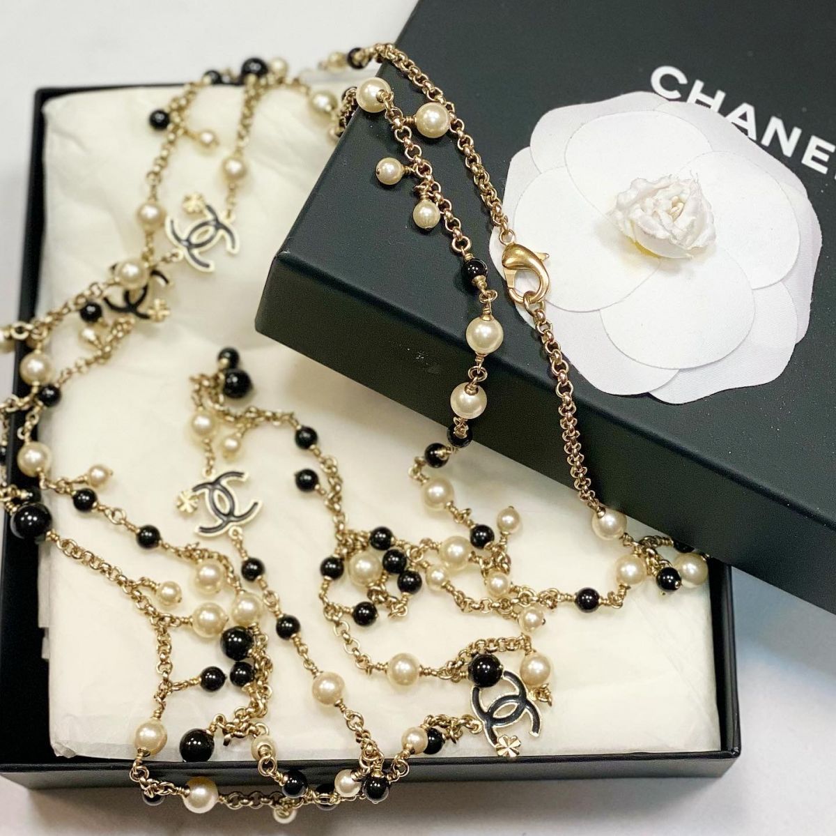 Бусы Chanel цена 110 772 руб 