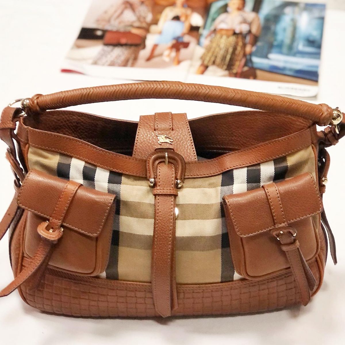 Сумка Burberry  размер 40/25 цена 26 155 руб 