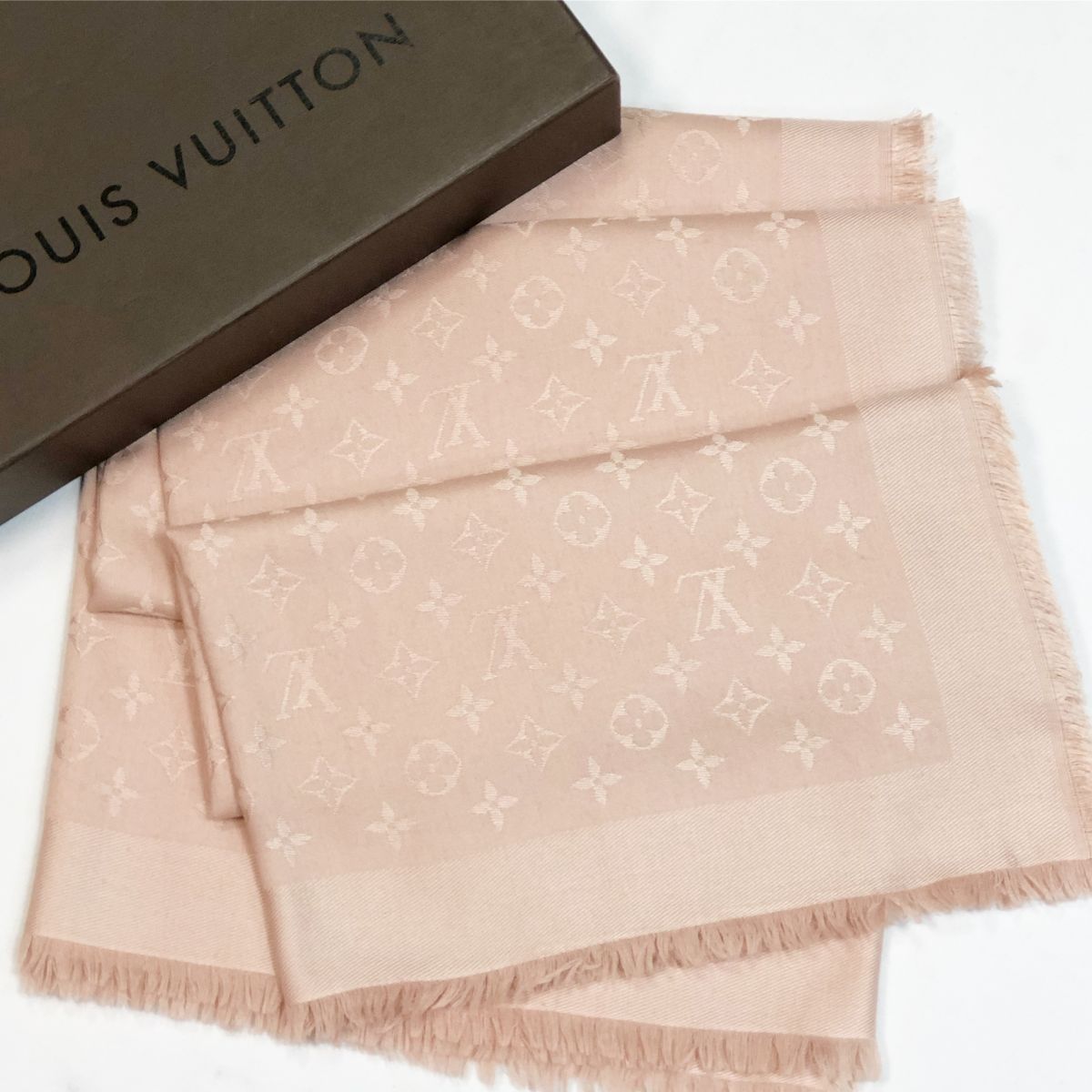 Палантин Louis Vuitton размер 140/140 цена 23 078 руб 