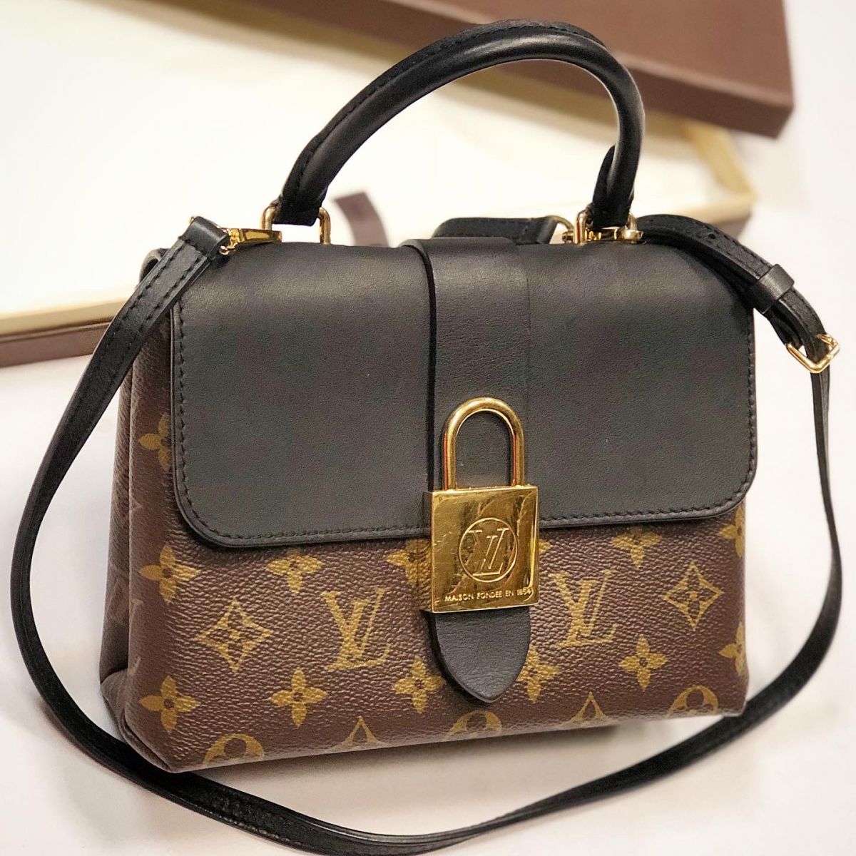 Сумка Louis Vuitton  размер 21/17 цена 69 232 руб / карточки / с ценником /