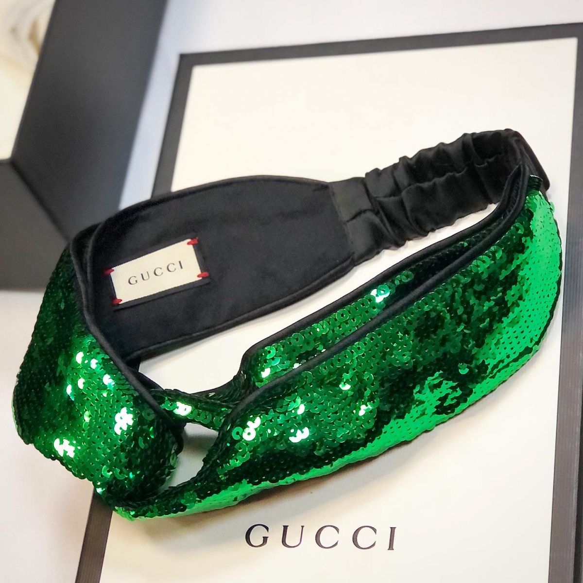 Повязка на голову / отделка пайетки / Gucci  цена 15 385 руб 