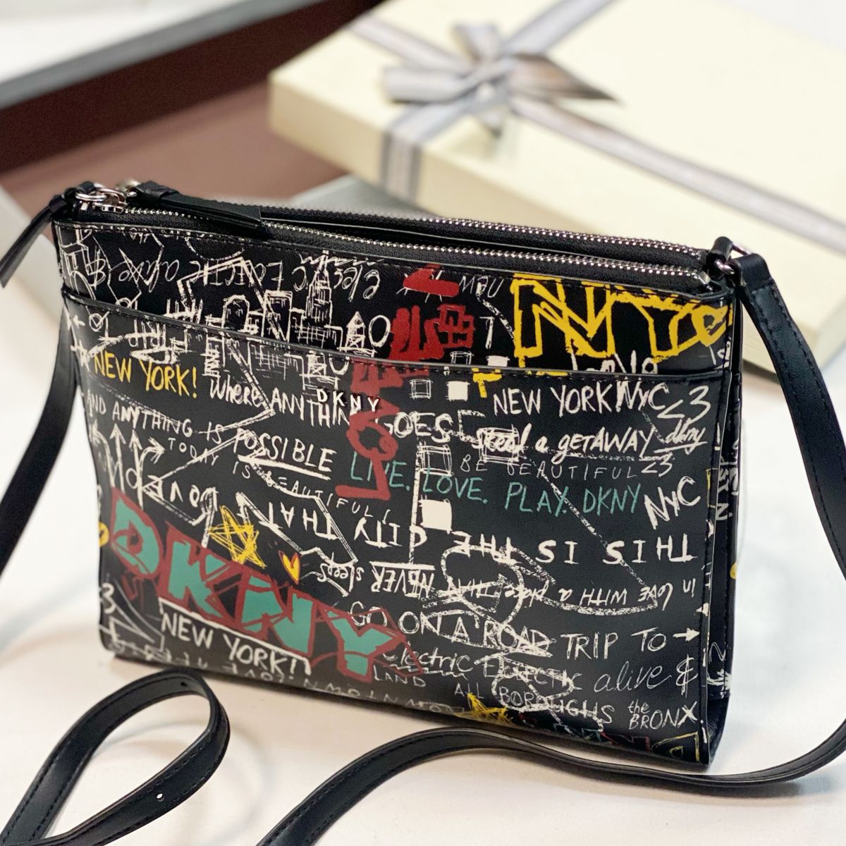 Dkny hot sale zoe wristlet