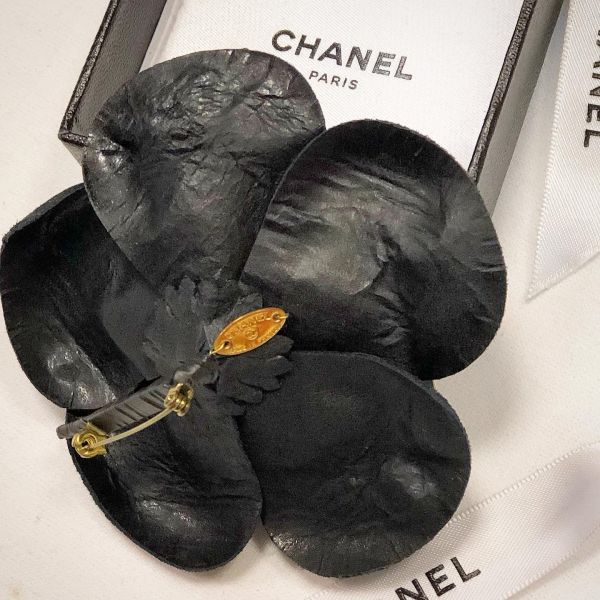 Брошка Chanel 