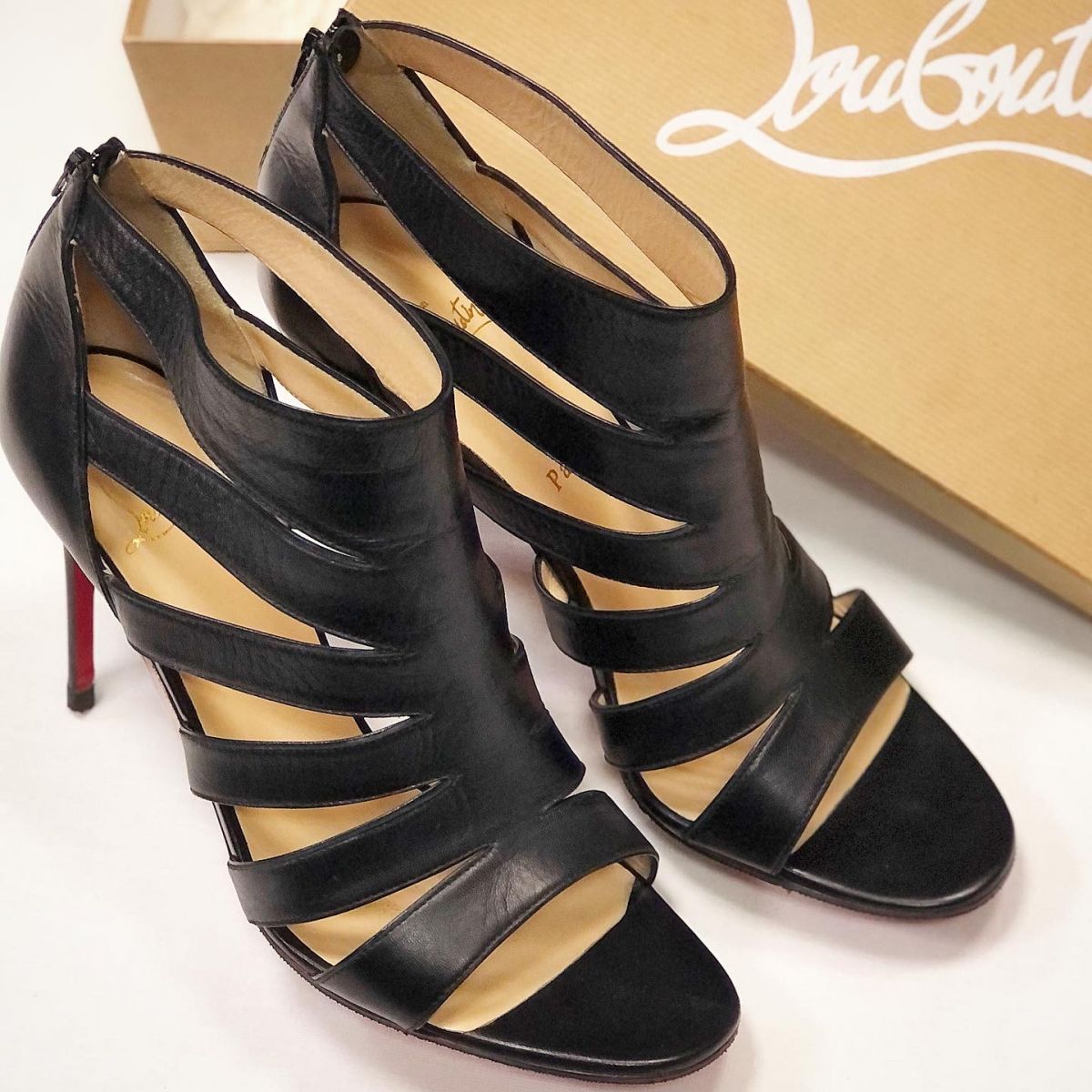 Ботильоны Louboutin  размер 41 цена 18 463 руб 