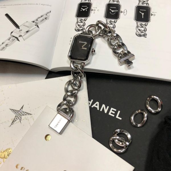 Часы Chanel 