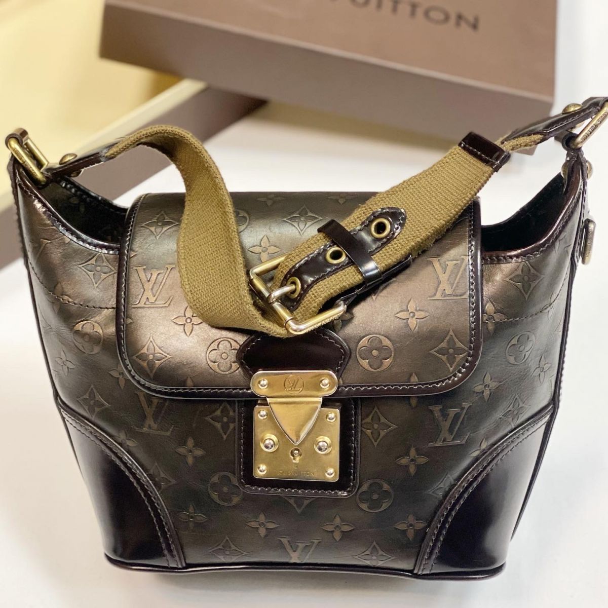 Сумка Louis Vuitton размер 23/20 цена 46 155 руб 