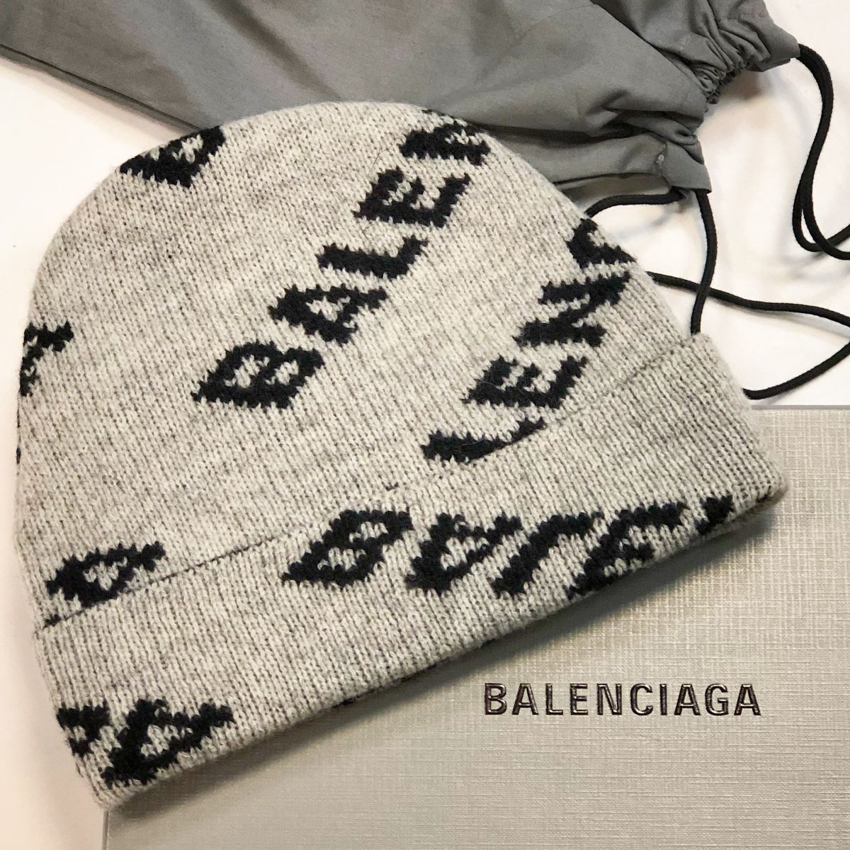 Шапка Balenciaga  цена 7 693 руб 