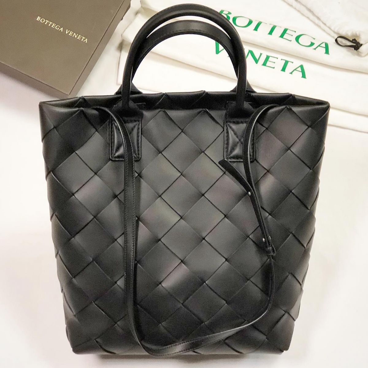 Сумка Bottega Veneta  размер 30/35 цена 123 847 руб