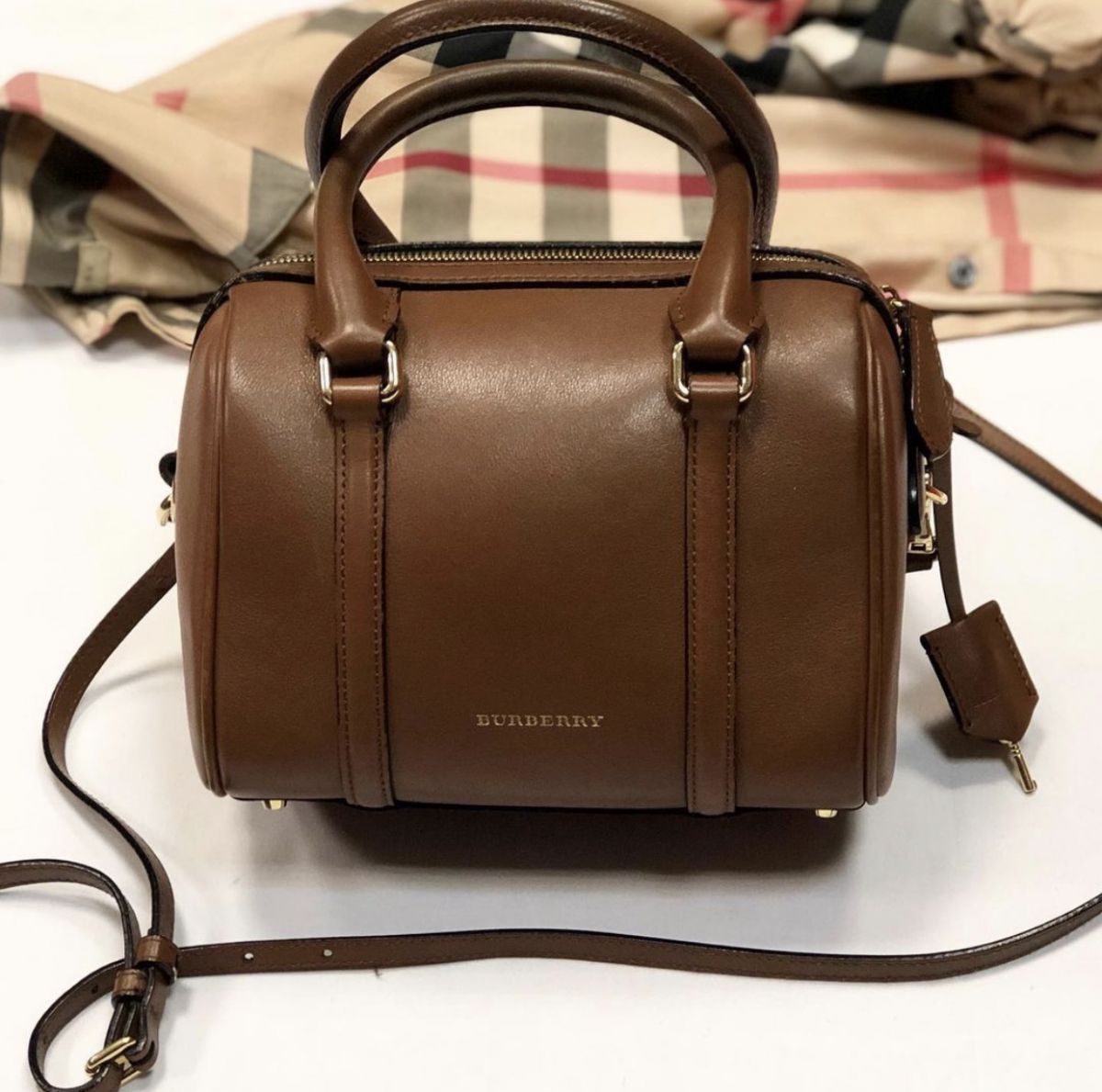 Сумка Burberry  размер 20/18 цена 26 155 руб