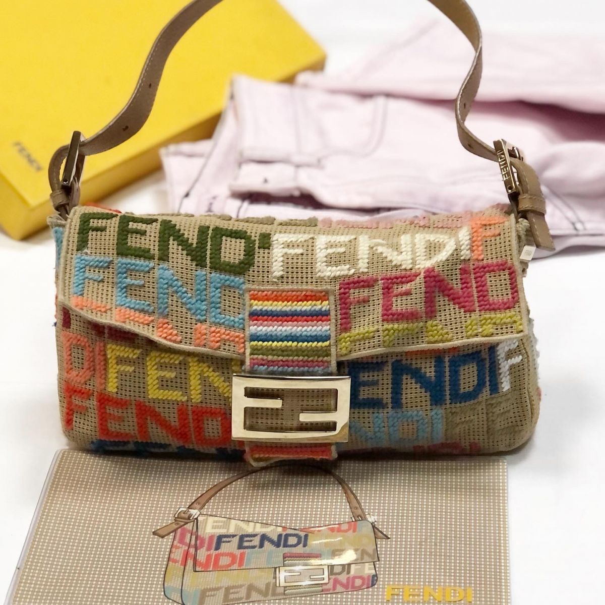 Сумочка /ткань/ Fendi размер 24/14 цена 26 155 руб 