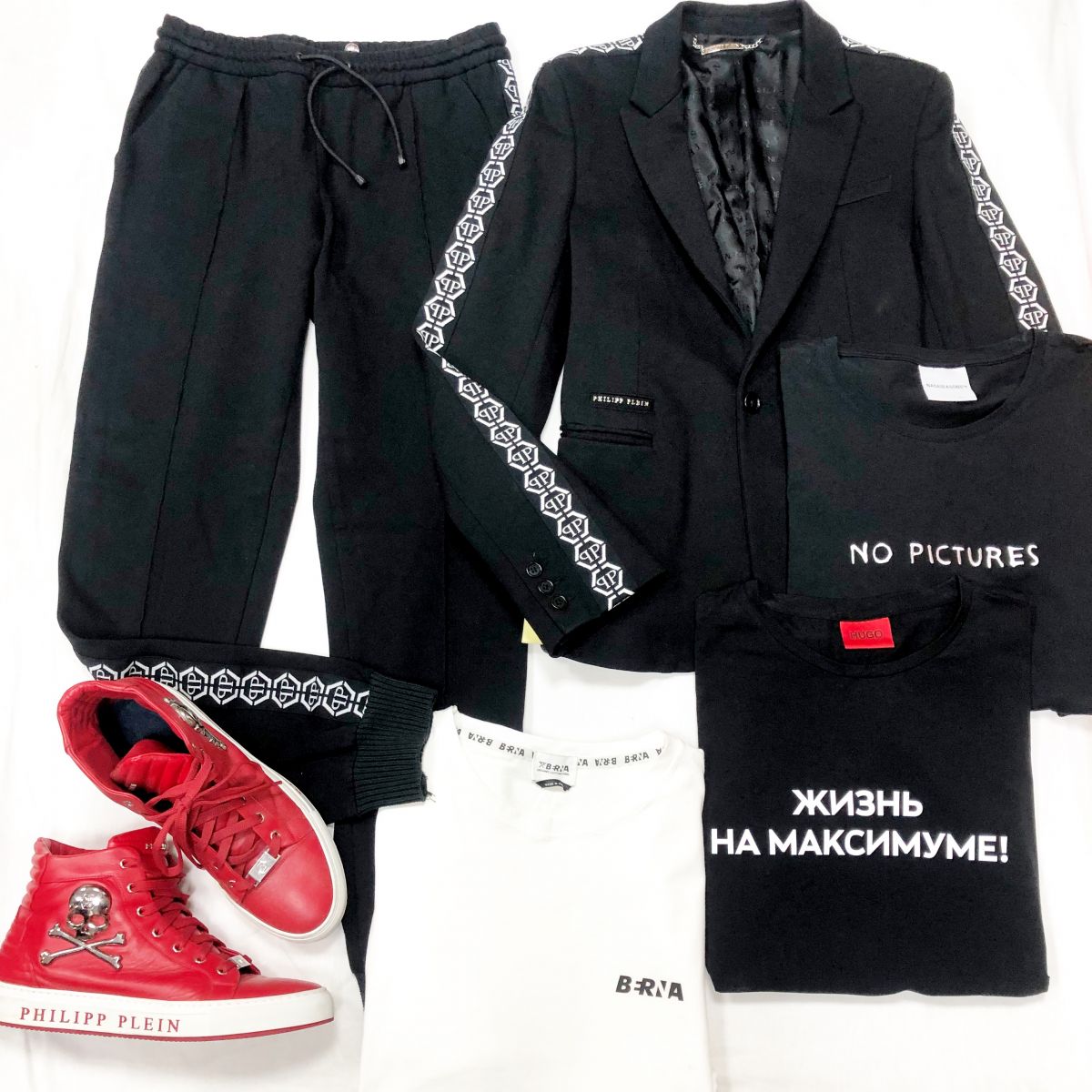 #Mechtamen
Костюм PHILIPP PLEIN размер М цена 23 078 руб 
Футболки размер М / L цена 1 539 руб / 2 308 руб / 3 078 руб