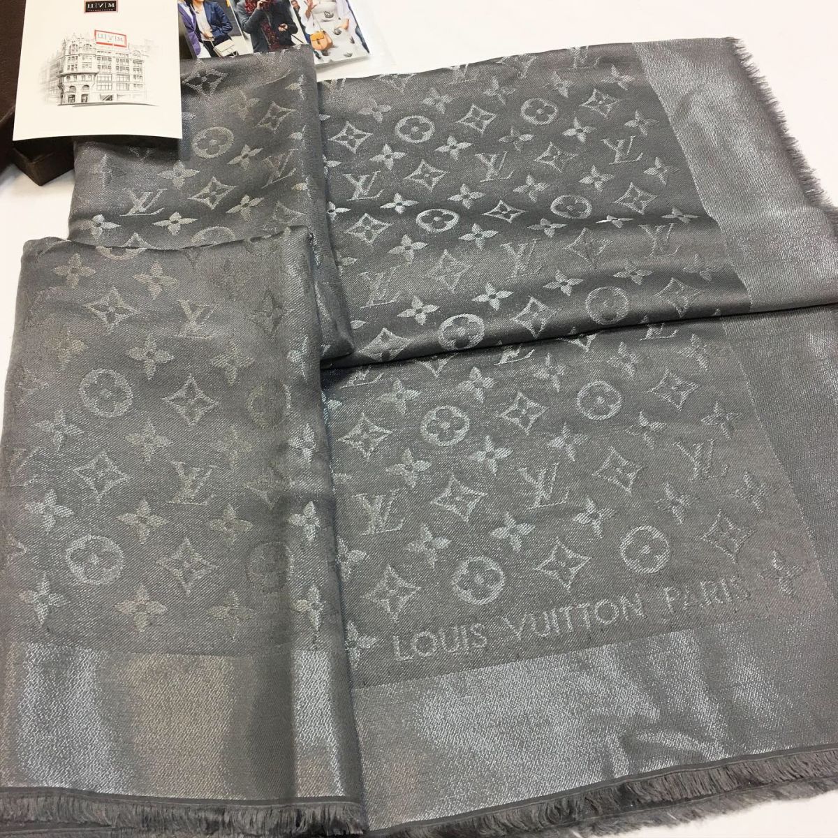 Палантин Louis Vuitton  размер 140/140 цена 10 770 руб 