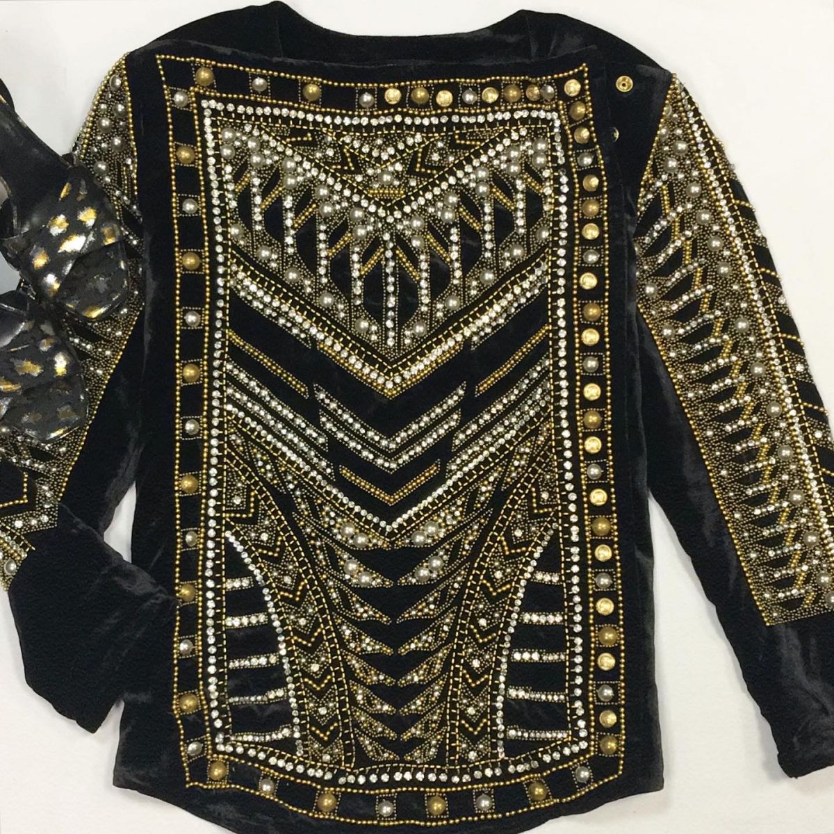 Толстовка/камни / жемчуг/ бисер/ BALMAIN  размер 40 цена 6 154 рубБосоножки SAINT LAURENT  размер 39 цена 12 308 руб