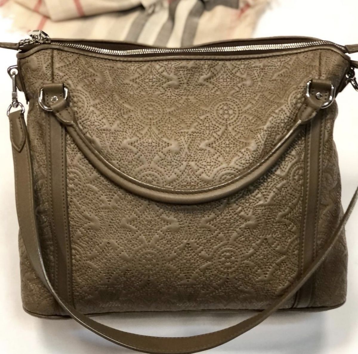 Сумка Louis Vuitton  25/35 цена 38 463 руб