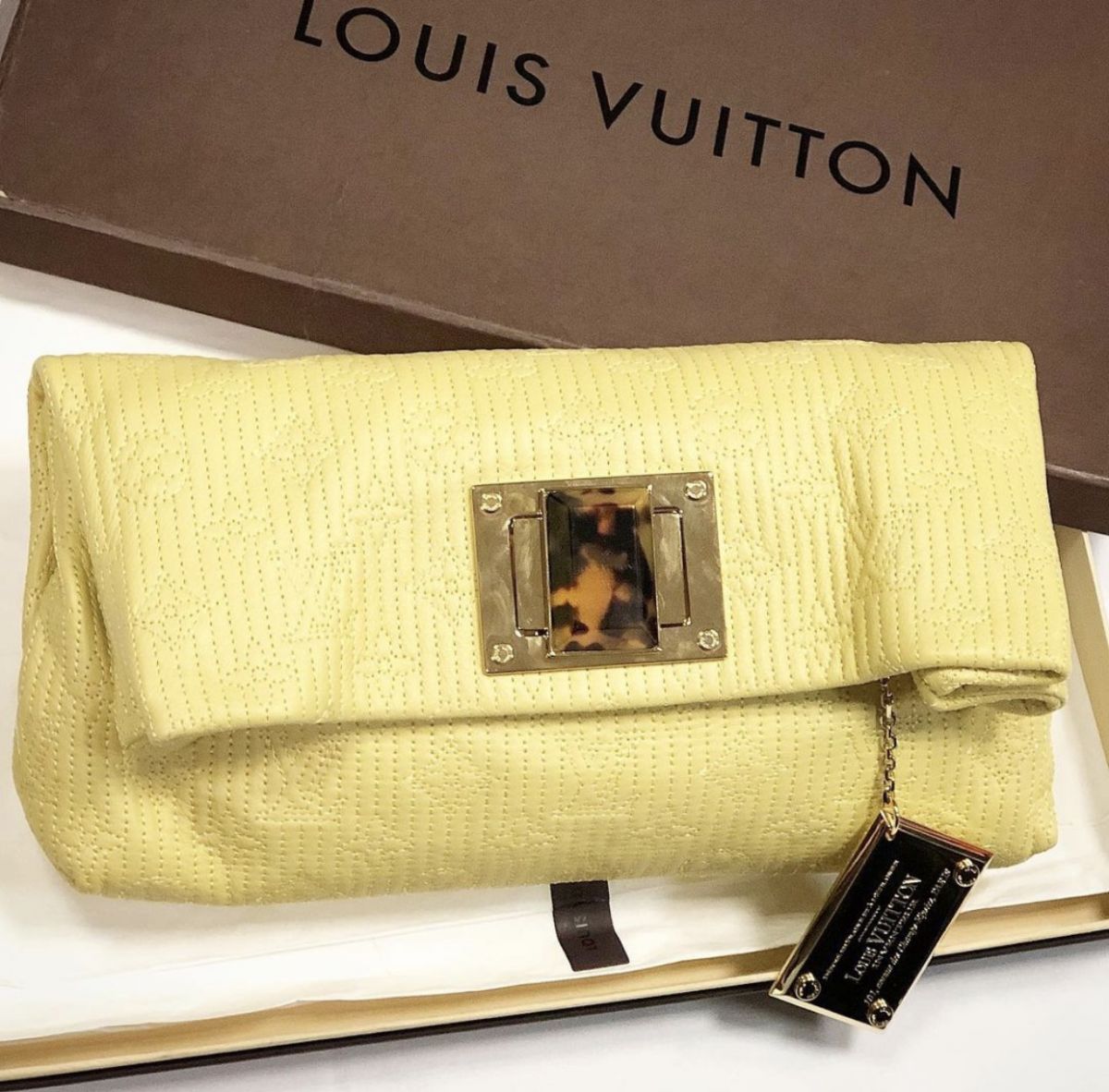 Клатч Louis Vuitton размер 27/15 цена 40 000 руб