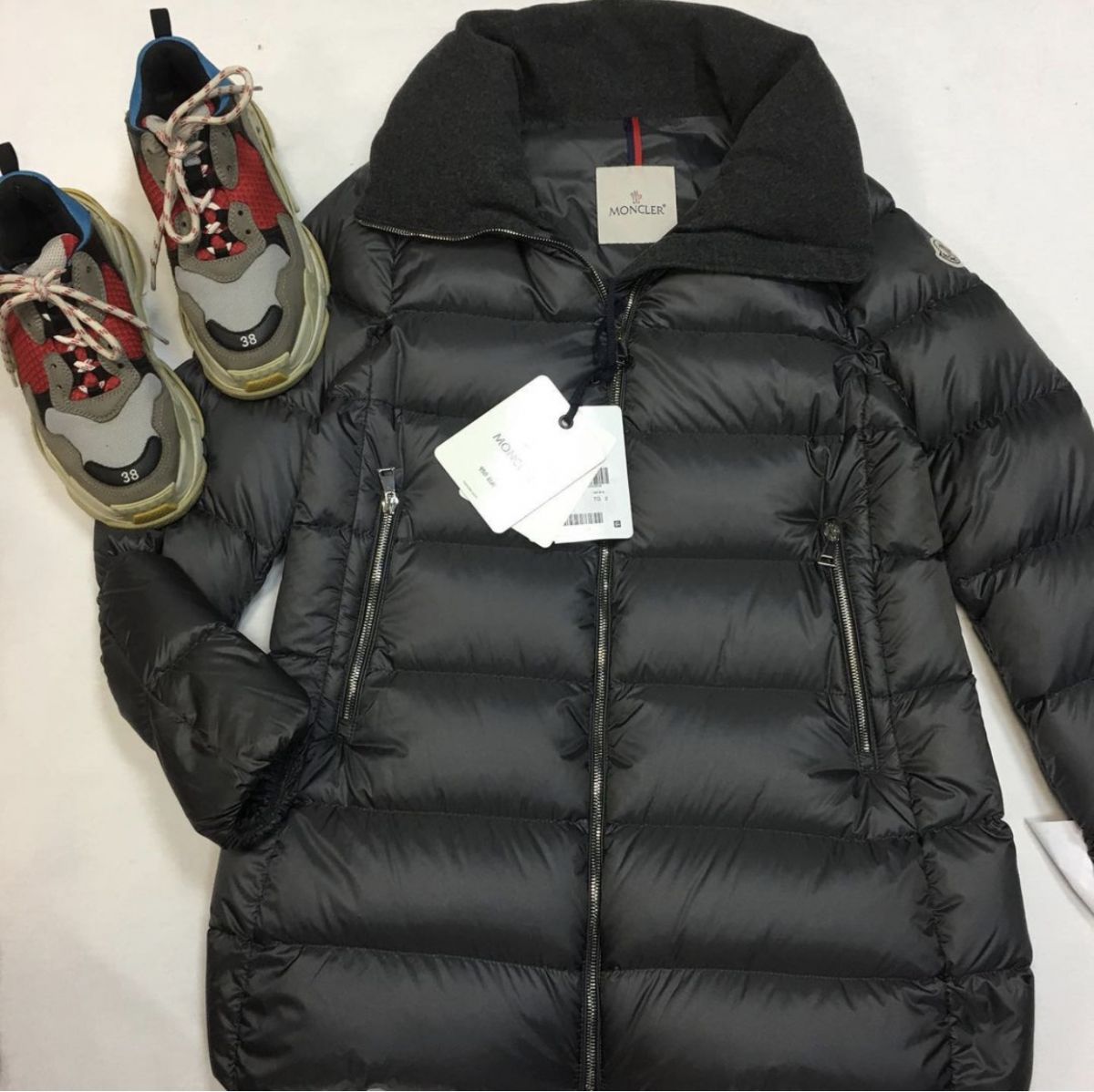 Куртка Moncler размер 2 цена 46 155 руб /с ценником/