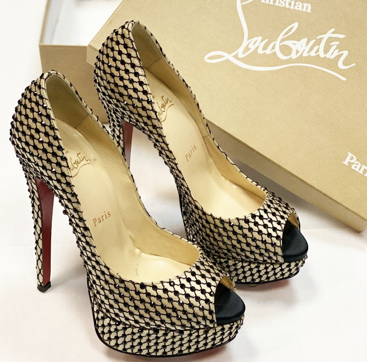 Туфли Louboutin размер 37 цена 15 385 руб 