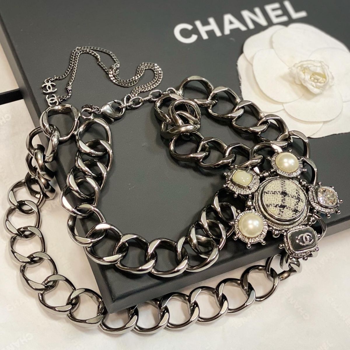 Колье Chanel цена 100 000 руб 