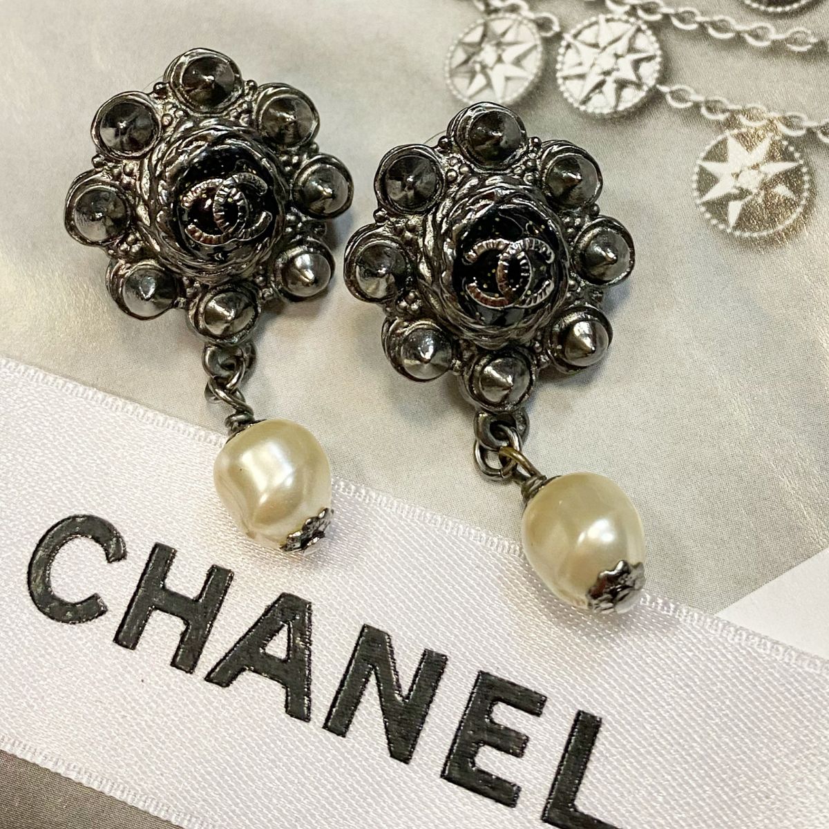 Серьги Chanel цена 46 155 руб 