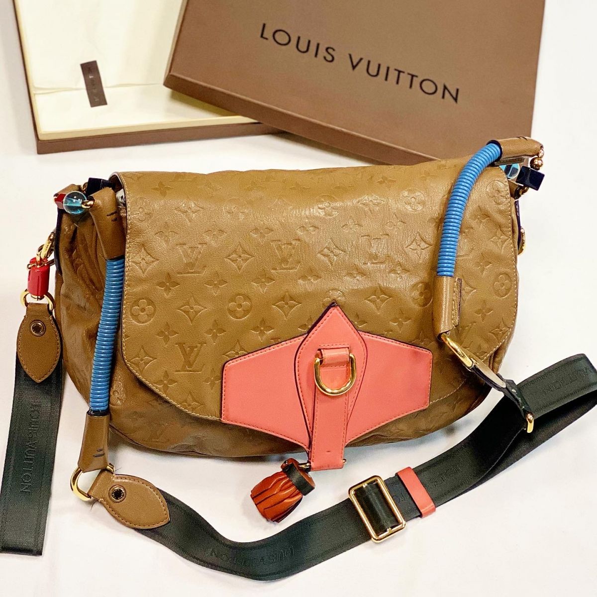 Сумка Louis Vuitton размер 40/25 цена 92 310 руб 