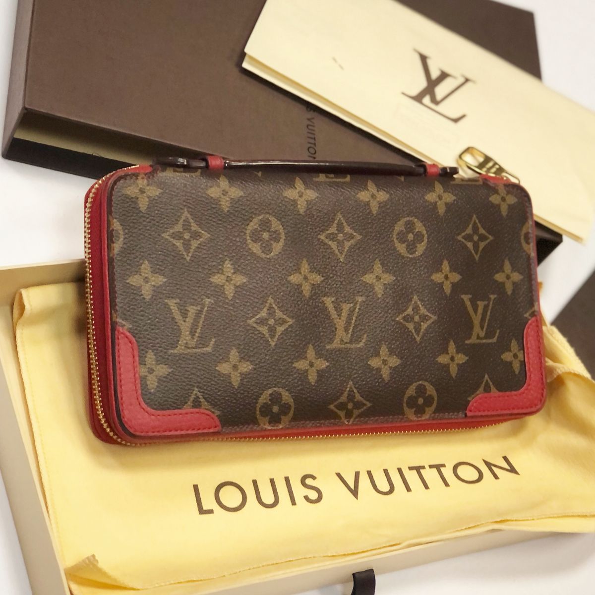 Портмоне Louis Vuitton  размер 23/13 цена 30 770 руб  / упаковка / документы / 