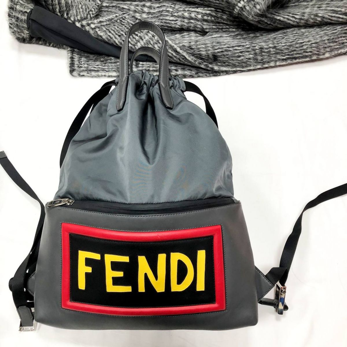 Рюкзак FENDI цена 76
925 руб