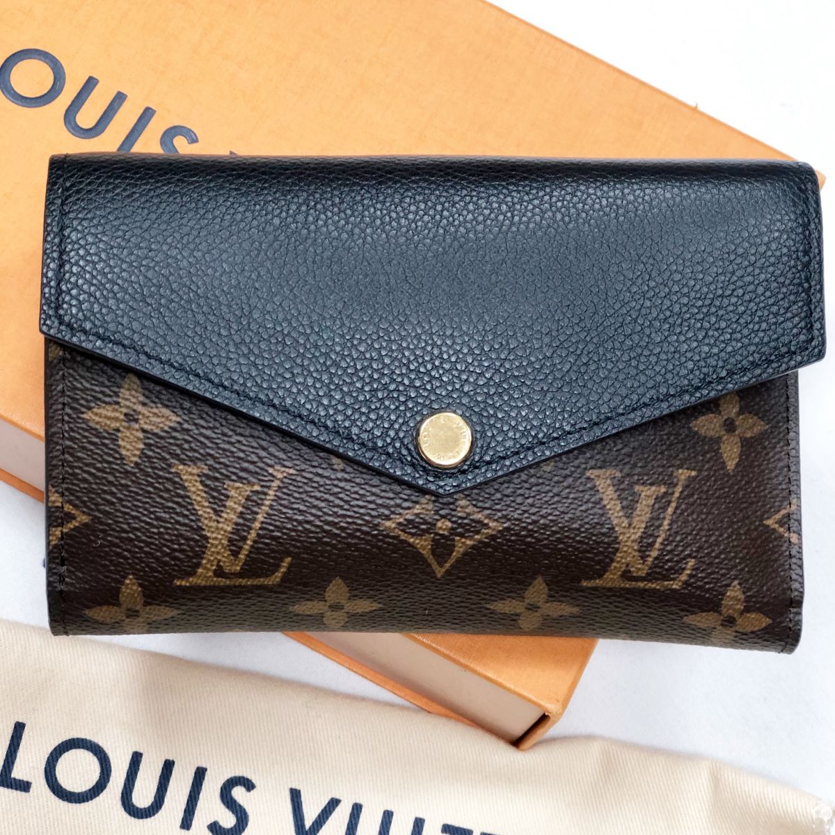 Кошелек Louis Vuitton цена 46 965 руб