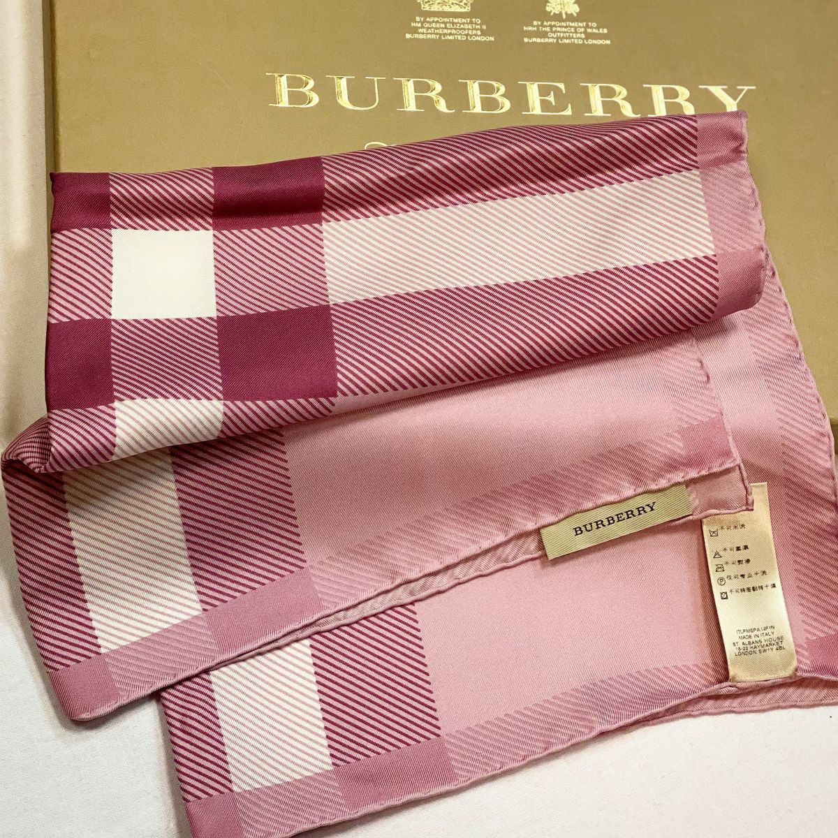 Платок / шёлк / Burberry размер 50 Цна 3 078 руб 