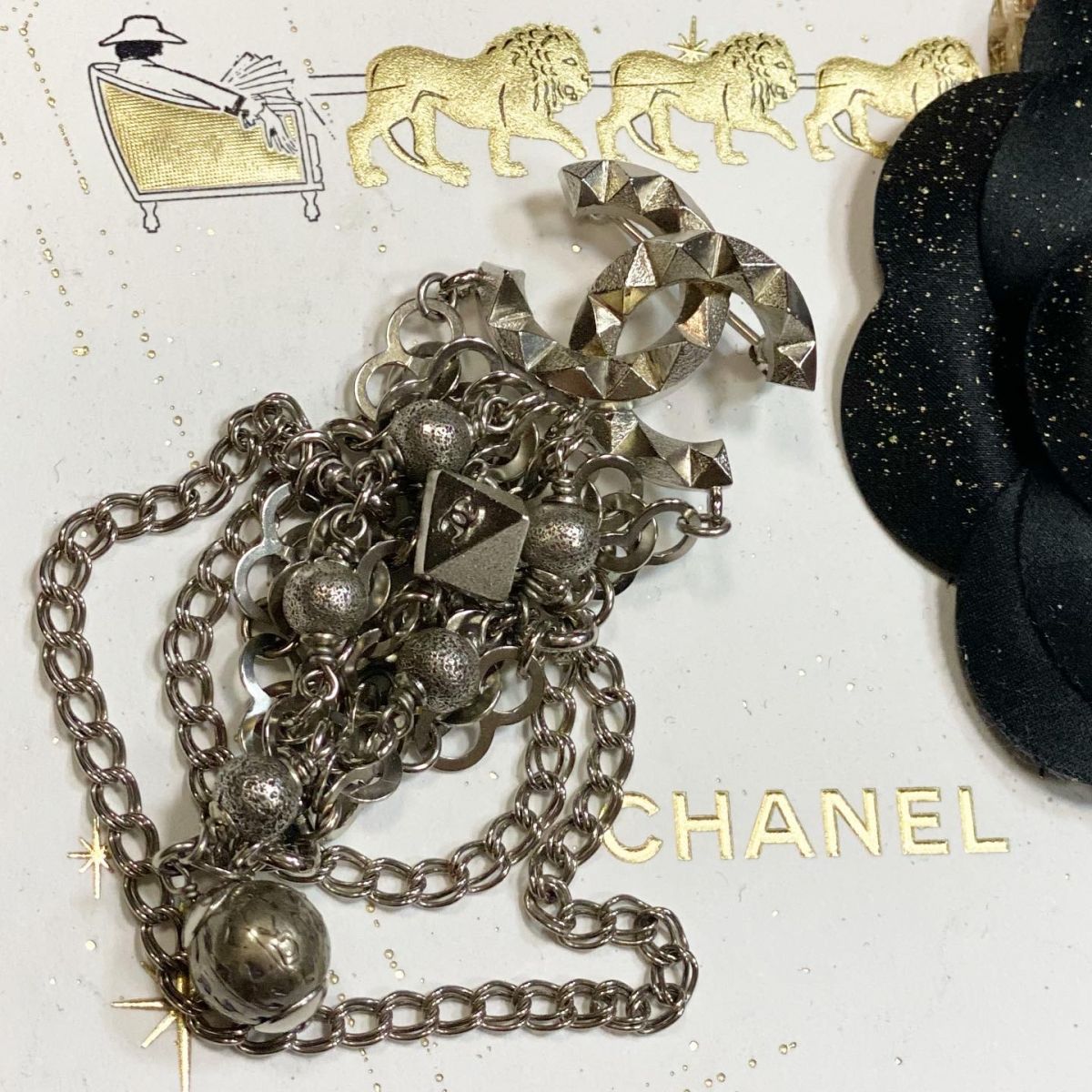 Брошка Chanel цена 38 463 руб 