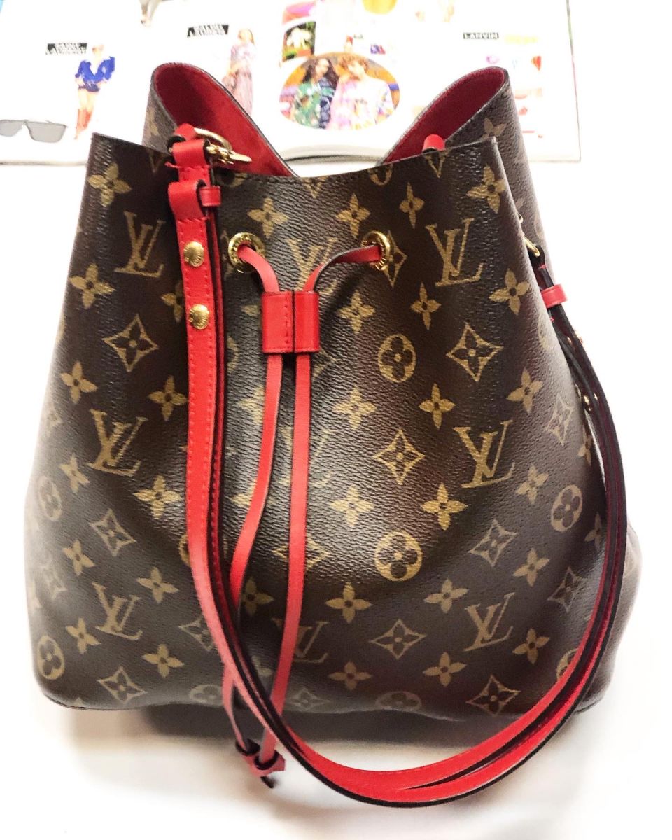 Сумка Louis Vuitton размер 25/25 цена 53 847 руб 