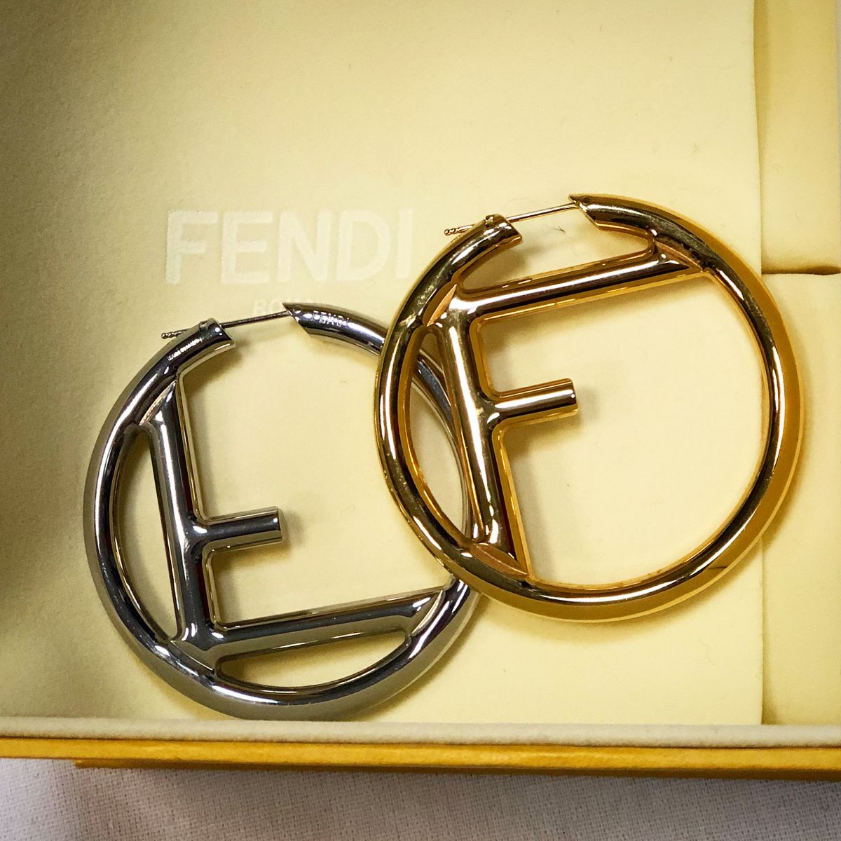 Серьги Fendi  цена 15 385 руб