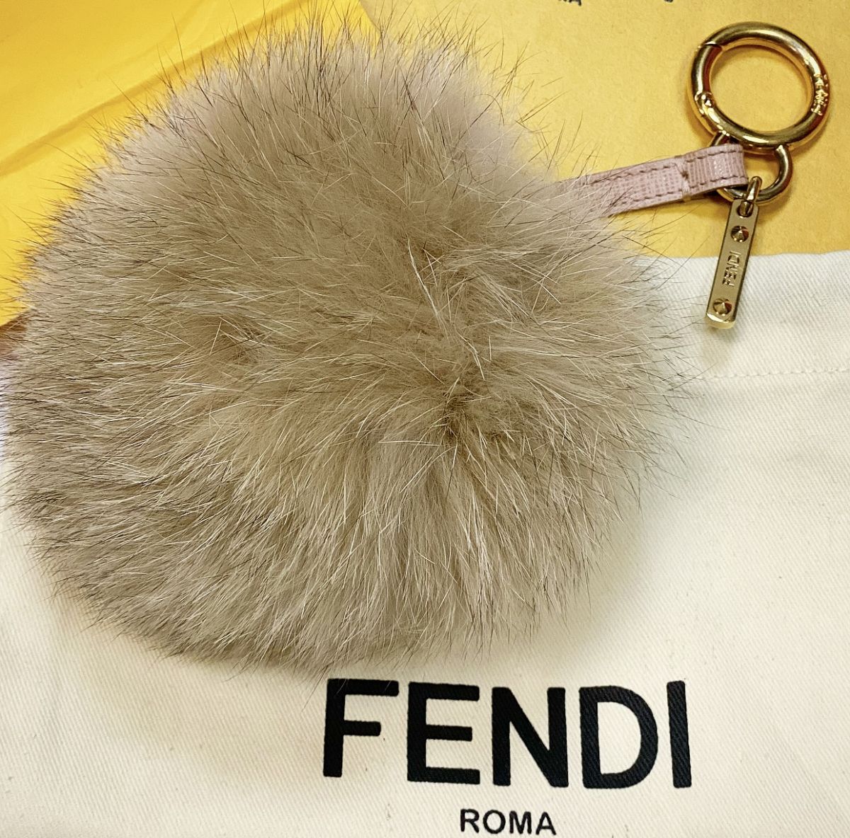 Брелок Fendi цена 7 693 руб 