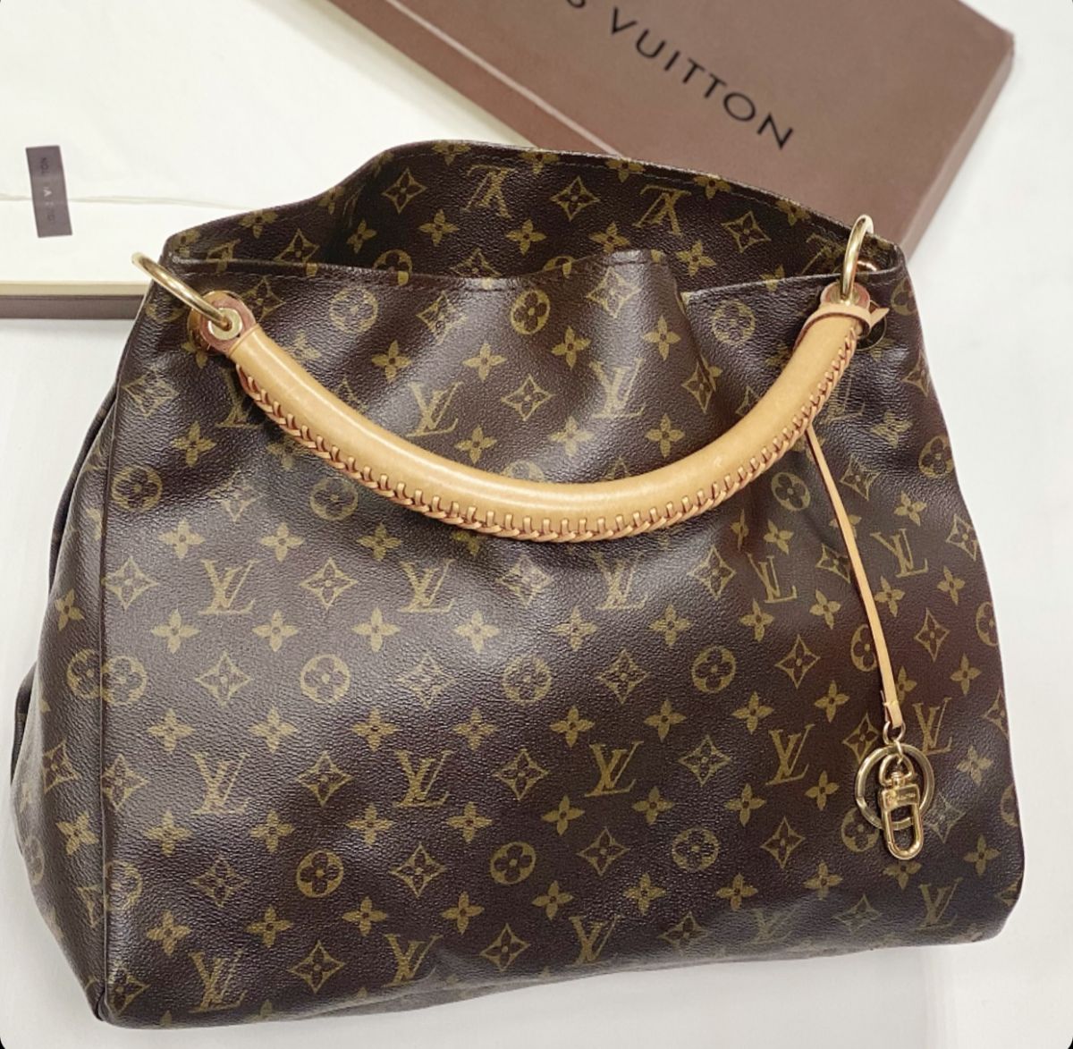 Сумка Louis Vuitton размер 40/30 цена 92 310 руб 