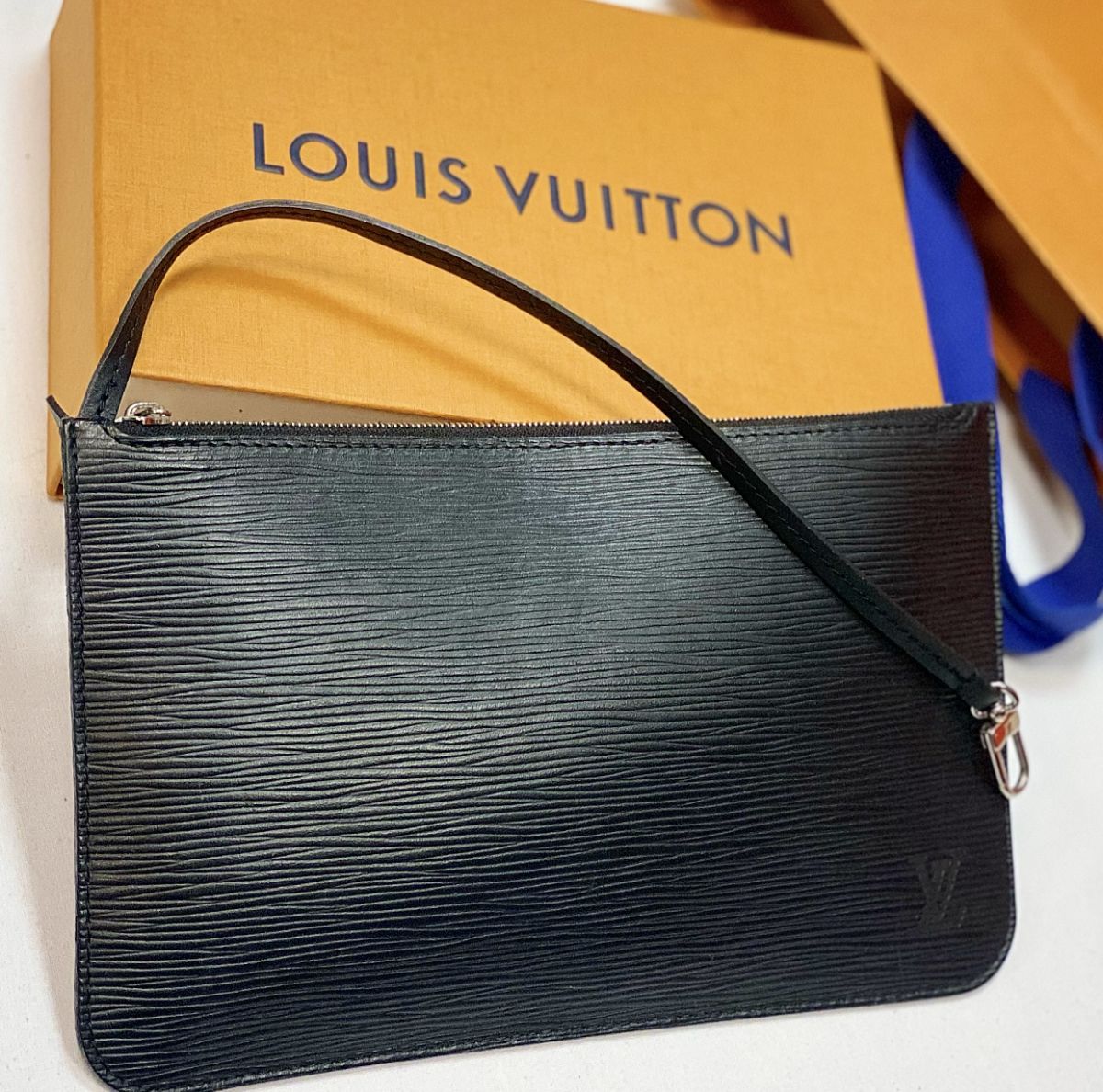 Клатч Louis Vuitton размер 25/15 цена 30 770 руб 