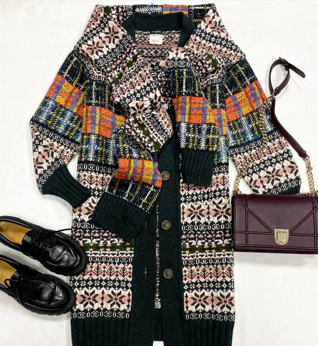 Кардиган + Шарф Chanel размер 40 цена 92 310 руб
Ботинки Christian Dior размер 39 цена 46 155 руб
Сумка Christian Dior 