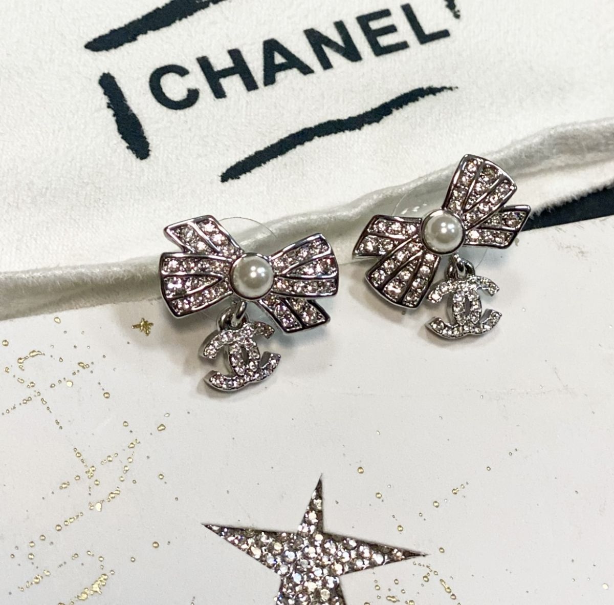 
Серьги Chanel цена 41 540 руб 