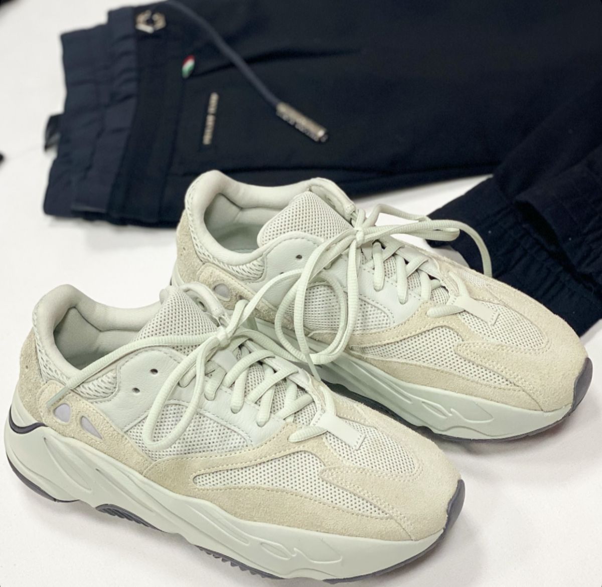 Кроссовки Adidas Yeezy размер 40.5 цена 15 385 руб 