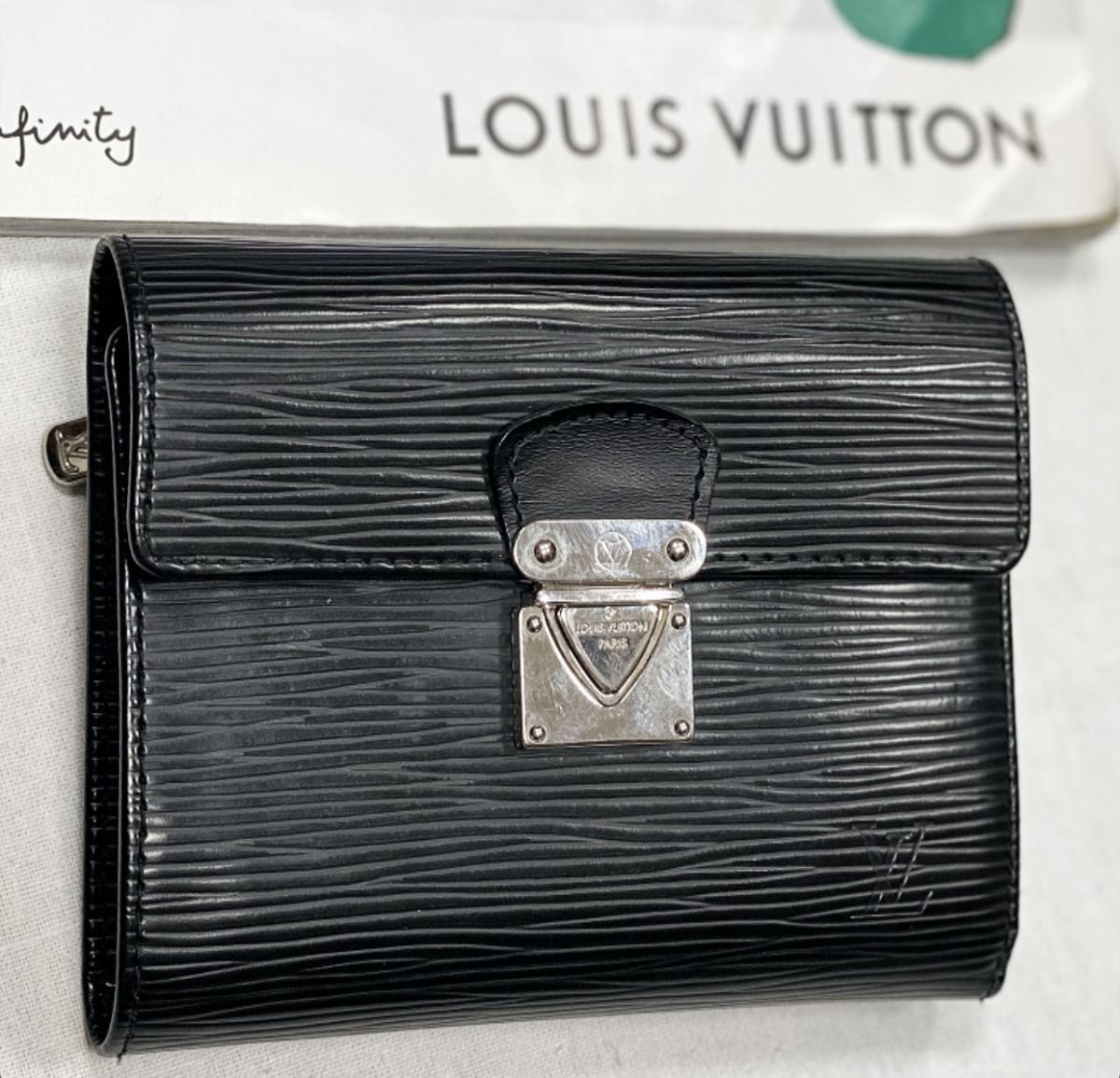 Кошелек Louis Vuitton цена 12 308 руб 