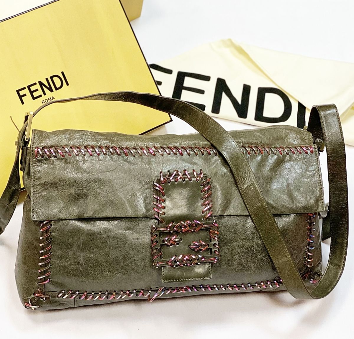 Сумка Fendi размер 40/25 цена 61 549 руб 