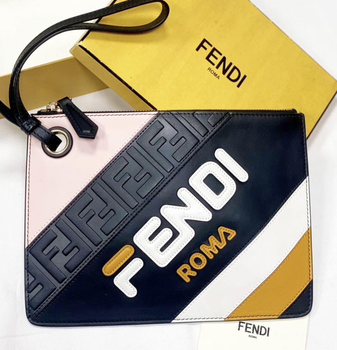 Клатч Fendi размер 20/15 цена 23 078 руб 